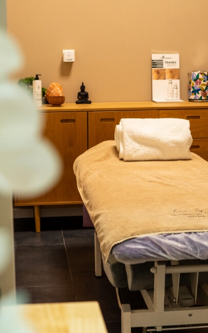 Camilla y sala de Beauty Mondragones (1)